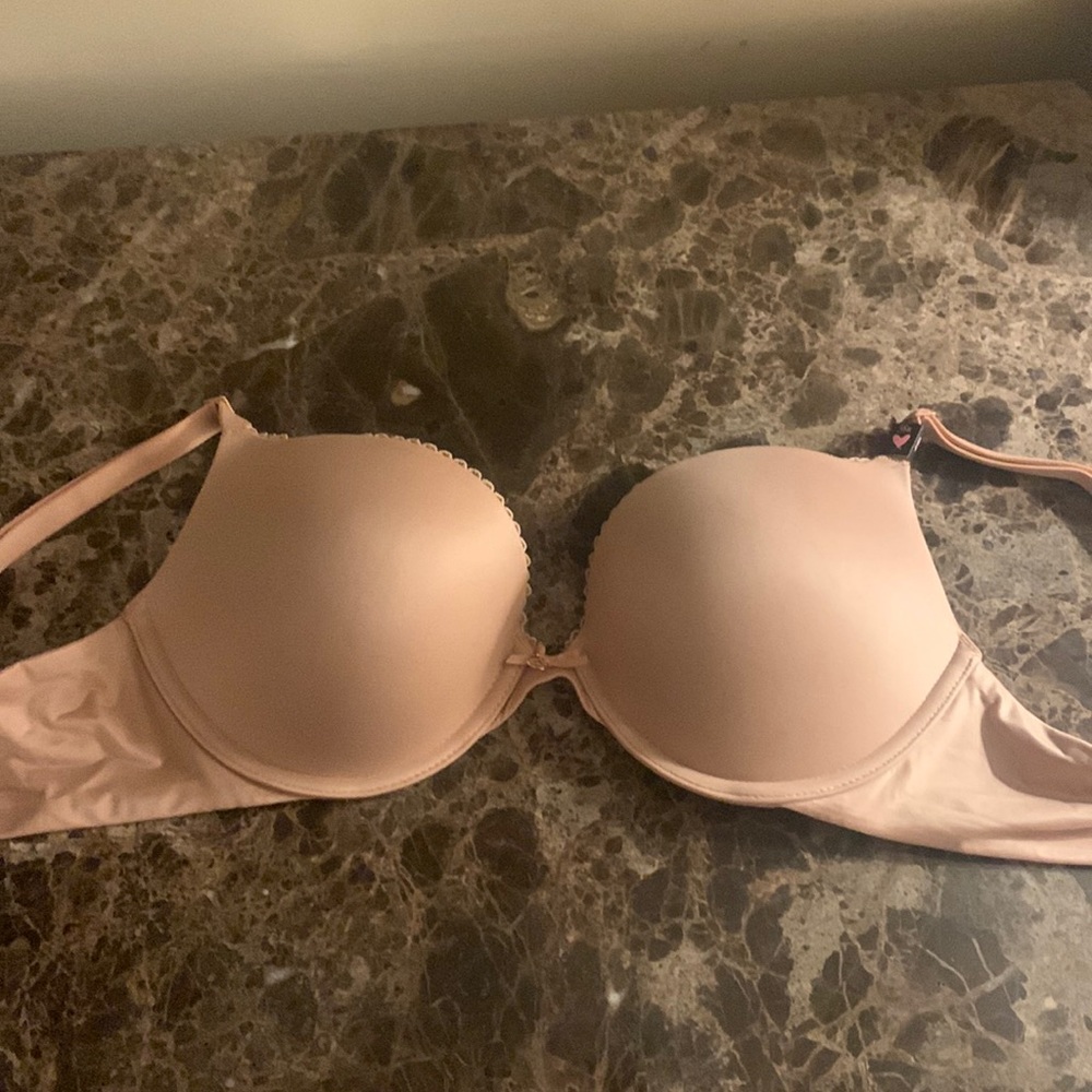 Victoria’s Secret Body by Victoria  Smooth Picot Trim Push-Up Bra-38B-beige NWT